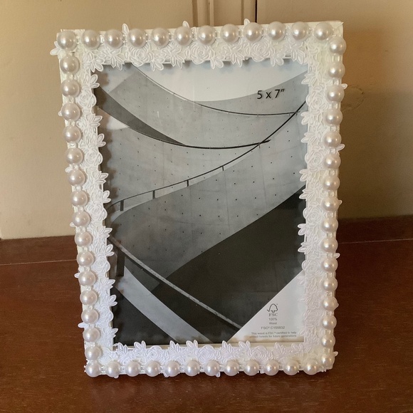 5x7 pearl and embossed roses lace picture frame - Picture 1 of 6